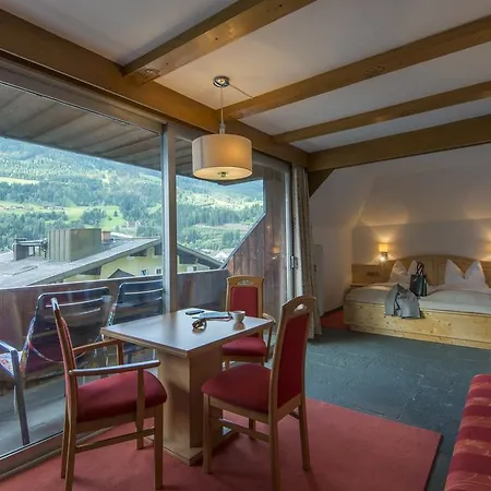 Haus Friedrichsburg מלון 3*